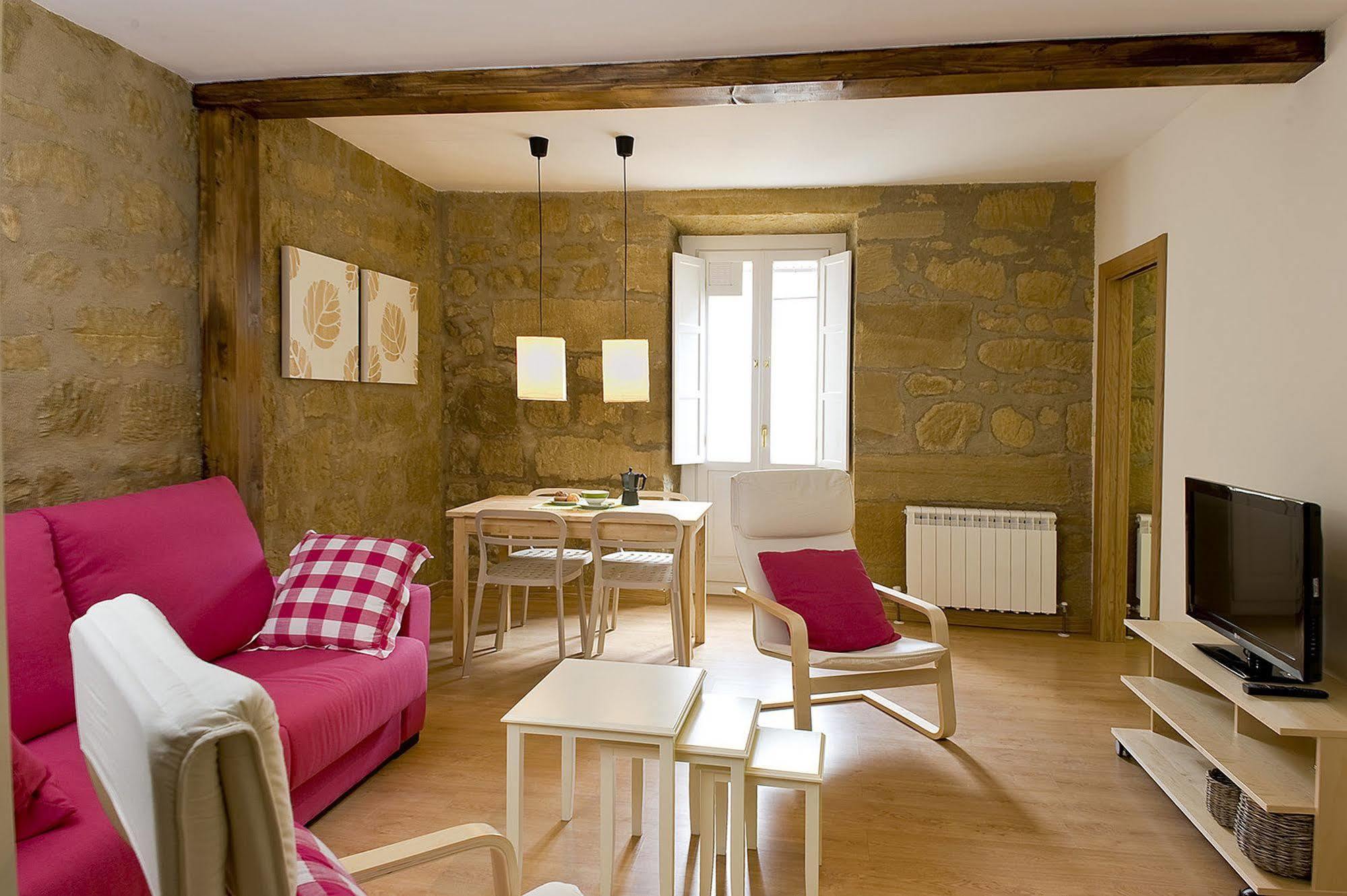 Apartamentos Turisticos Los Zapatos Morados Haro Zewnętrze zdjęcie