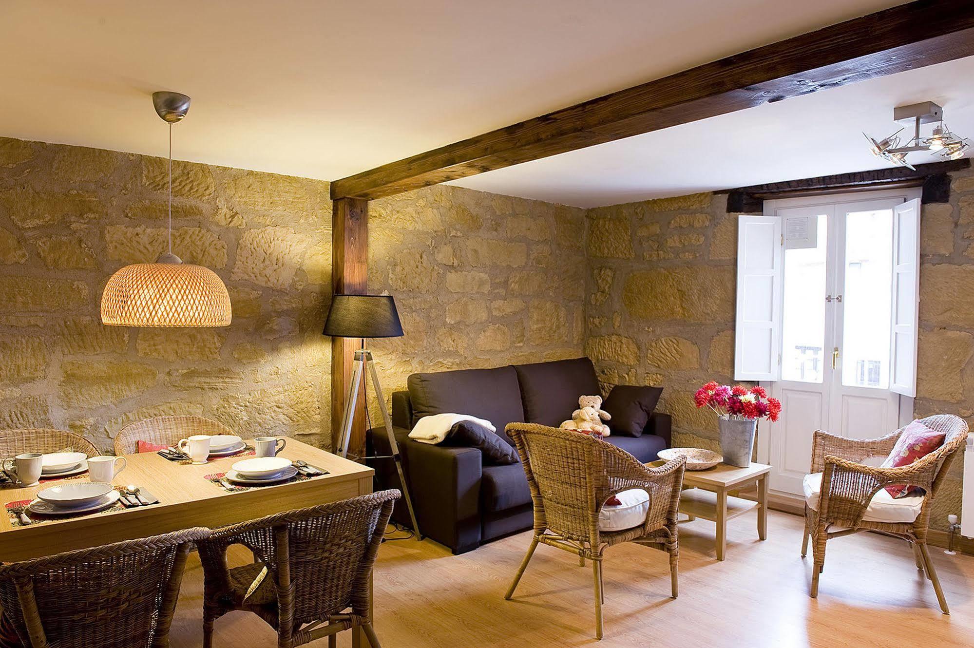 Apartamentos Turisticos Los Zapatos Morados Haro Zewnętrze zdjęcie